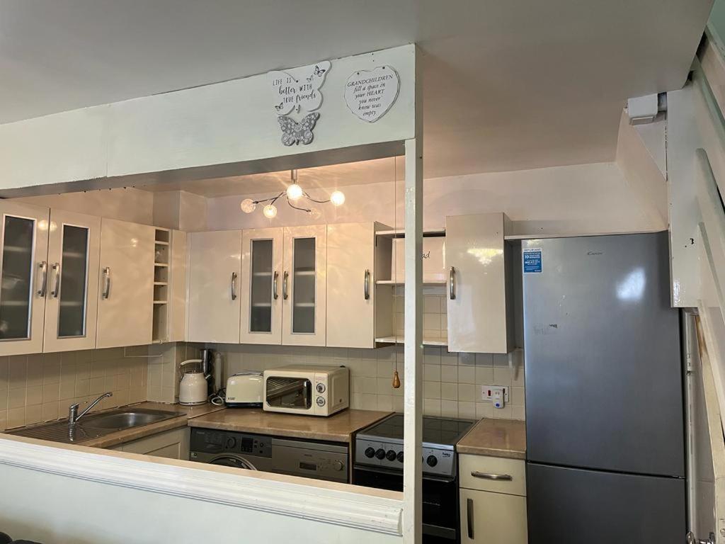 London 1 Bed Cosy House Apartman Norwood Kültér fotó